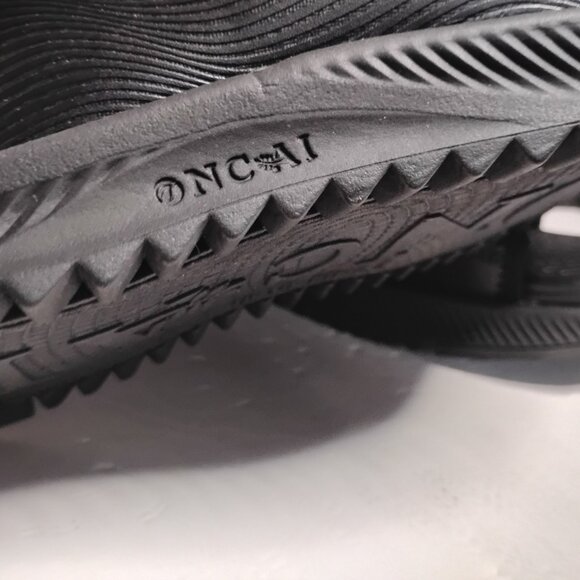 New ONCAI Mens Hiking/Comfort/ & Arch Support Sandals/Mandals Size 11
